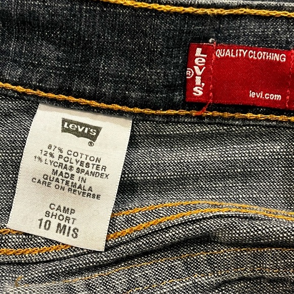 Y2K Levis Camp Shorts Blue Jean Denim Zip Fly Flap & Patch Pockets Retro Size 10 - Picture 2 of 9